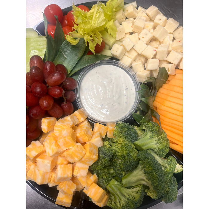 CHEESE BOARD WITH FRUIT AND CRACKERS