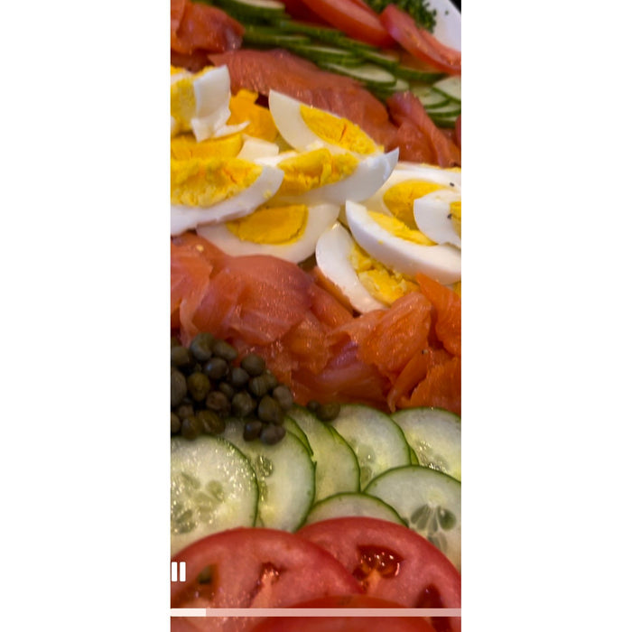 SMOKED SALMON LOX & BAGEL BOARD